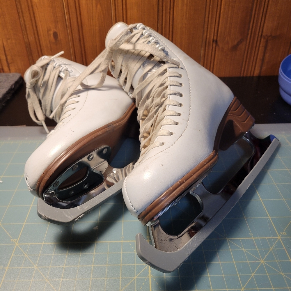 JACKSON White and Brown Ice Skates Kids Size 4